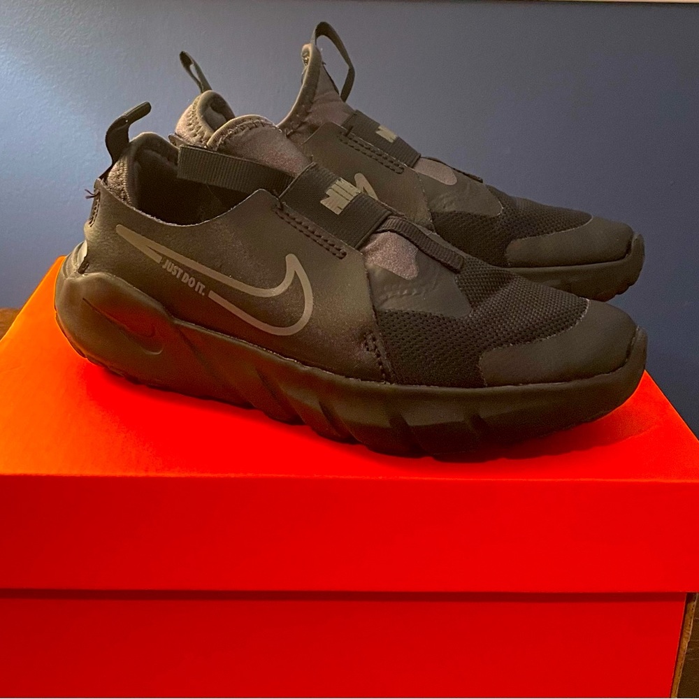 Nike flex runner sneakers